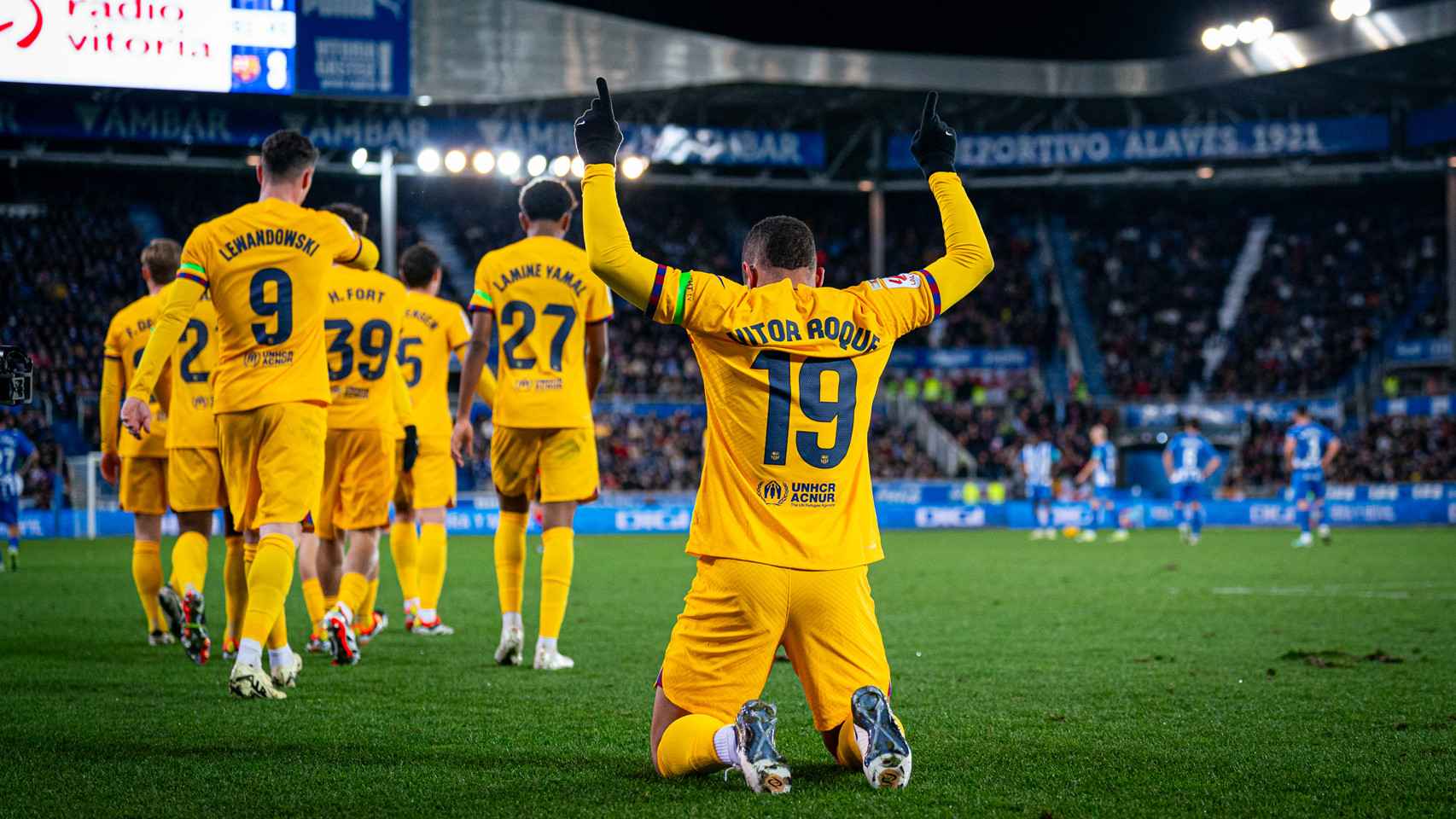 La celebración de Vitor Roque tras marcar en la victoria del Barça en Mendizorroza
