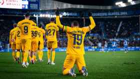 La celebración de Vitor Roque tras marcar en la victoria del Barça en Mendizorroza