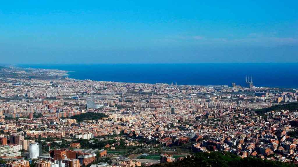 Vistas panorámicas de Barcelona y su área metropolitana desde Collserola