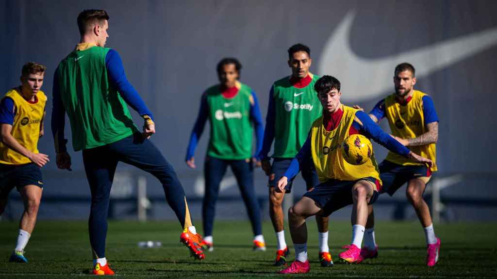 Los futbolistas del Barça entrenan después de la victoria contra el Alavés