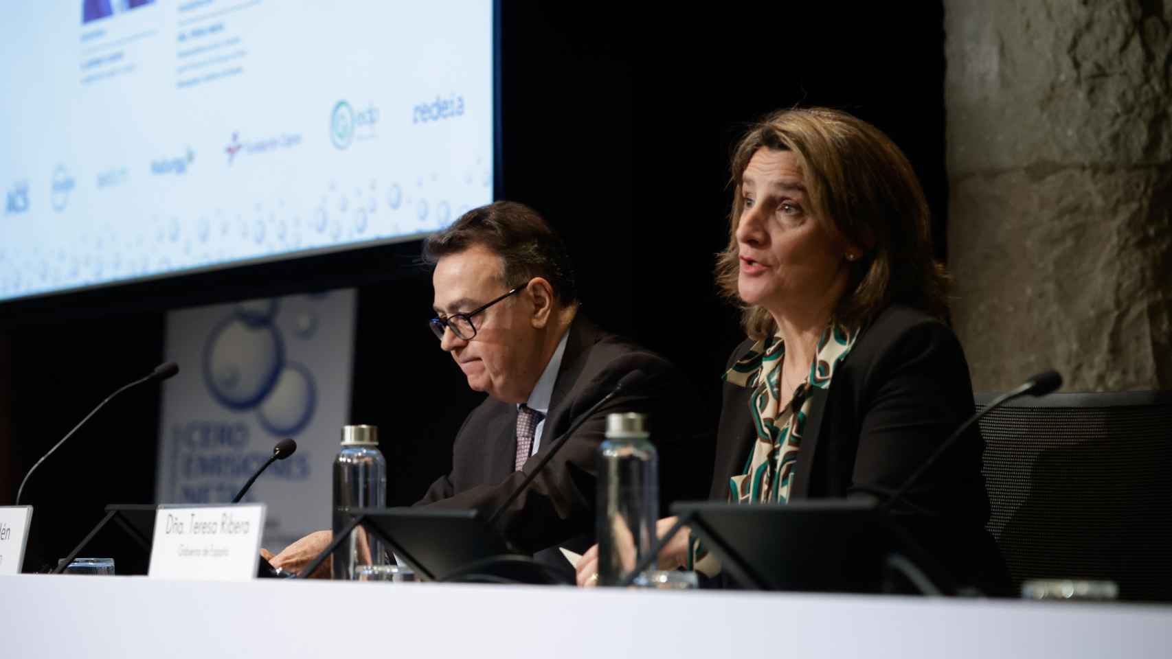 La ministra para la Transición Ecológica y el Reto Demográfico, Teresa Ribera, y el presidente de Funseam y Enagás, Antonio Llardén