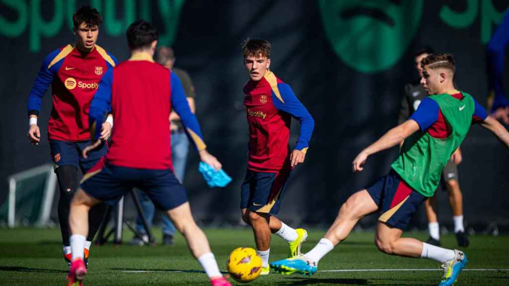 Varios canteranos del Barça entrenan en el primer equipo