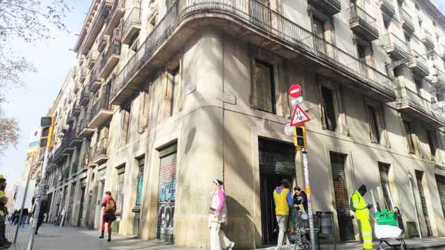 El McDonald's de Las Ramblas de Barcelona, en plena reforma antes de la Convención