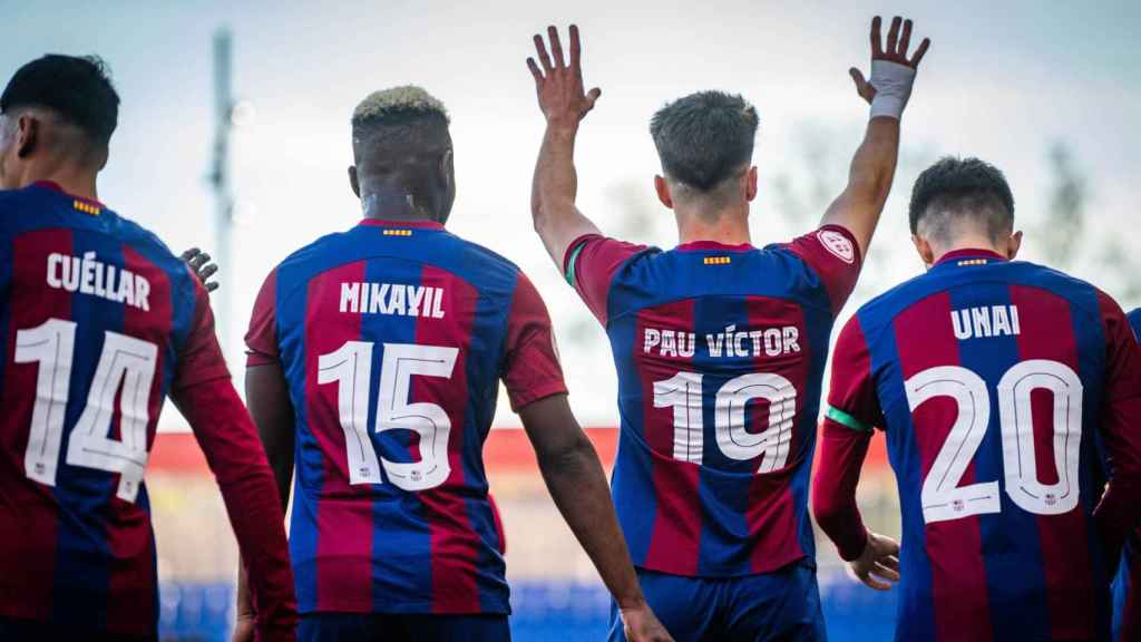 Pau Víctor festeja su gol anotado en un partido con el Barça B