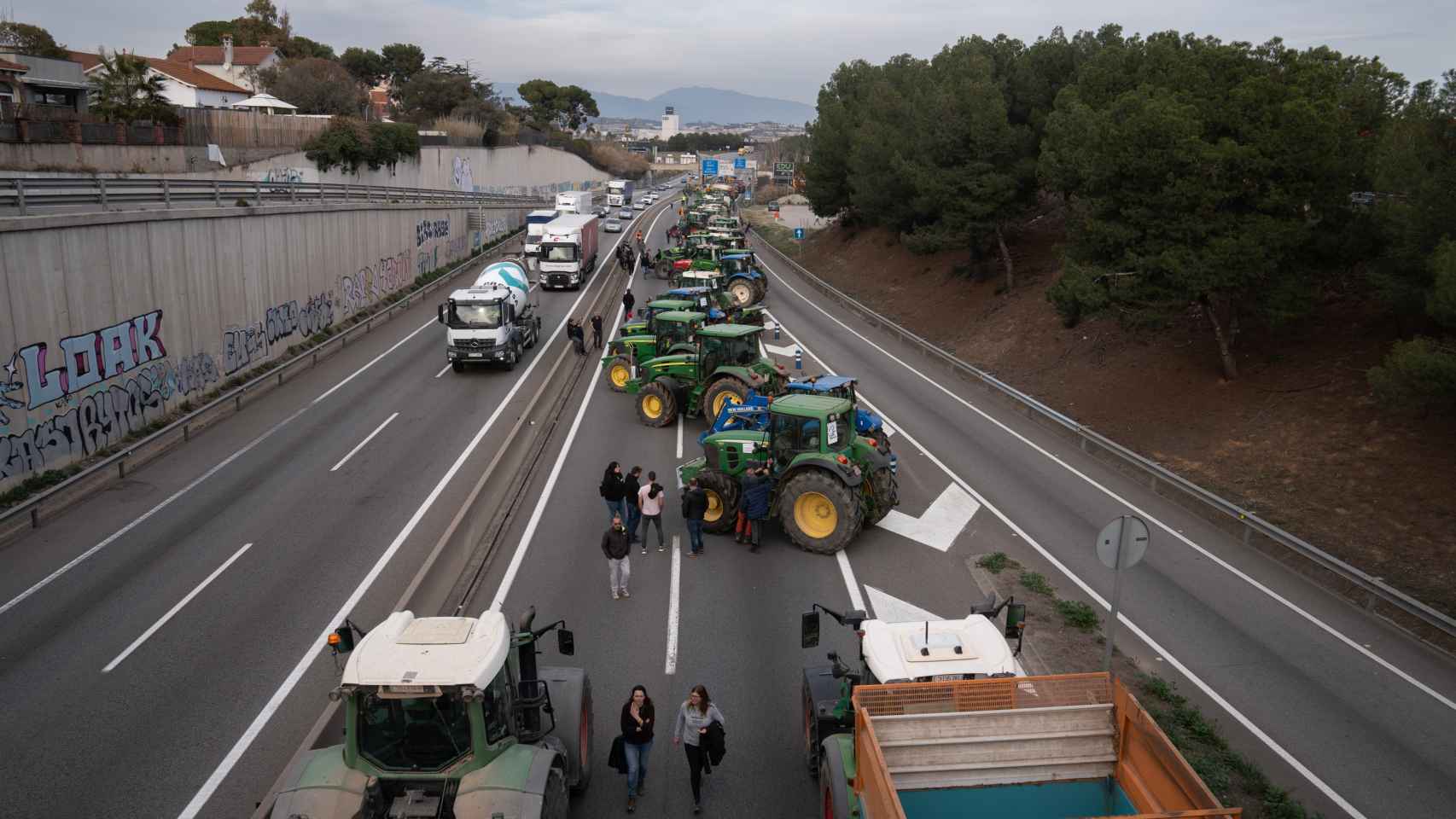 Unos 150 tractores cortaron el martes sobre las 16.00 la carretera C-17, sentido sur, a la altura de Parets del Vallès