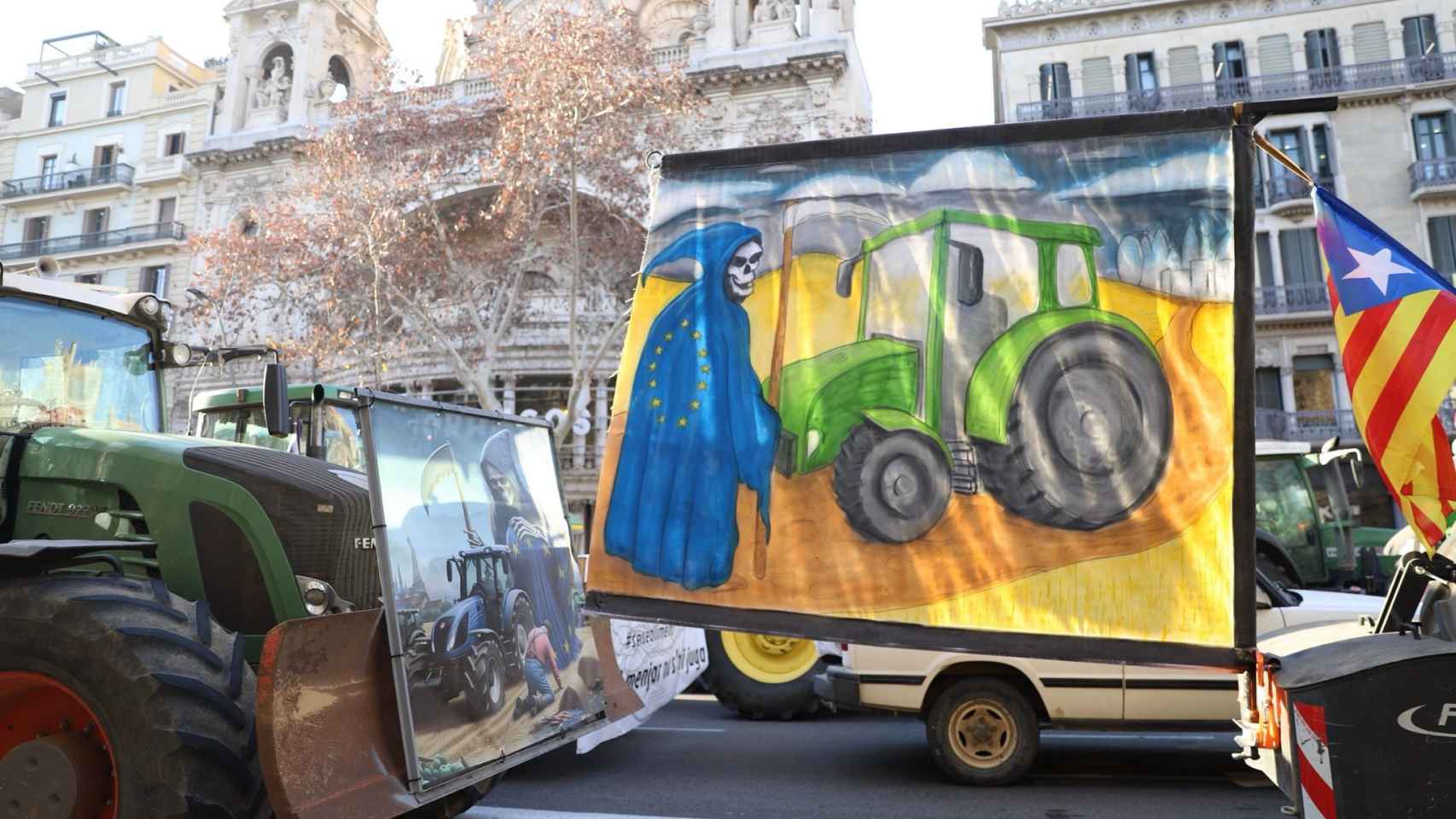 Los agricultores paralizan la Gran Via de Barcelona
