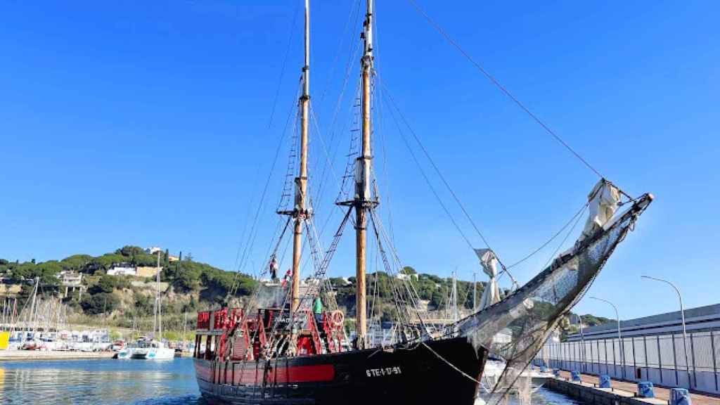 Un velero en el Puerto de Barcelona