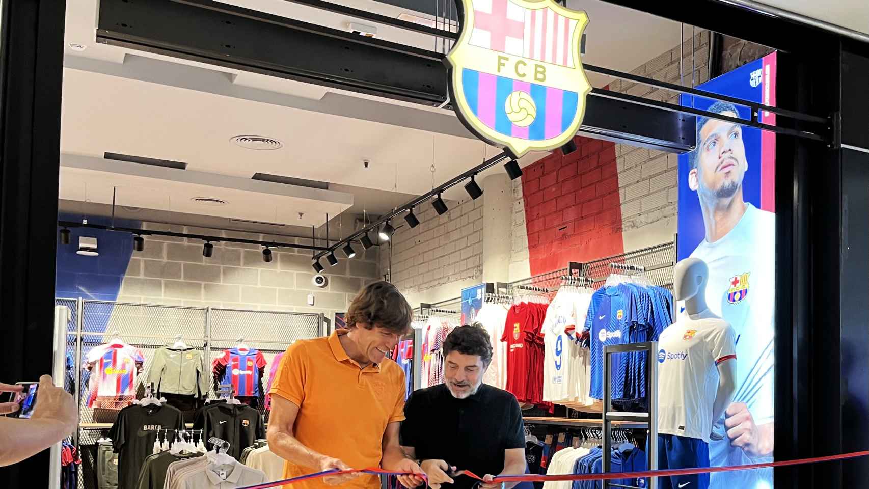 Juli Guiu, en la apertura de una nueva Barça Store