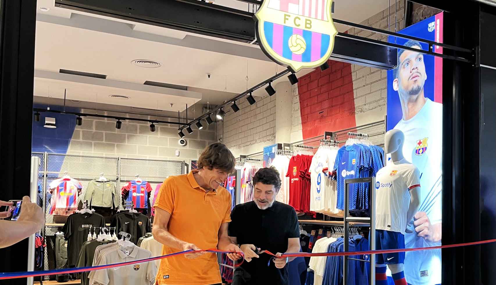 Juli Guiu, en la apertura de una nueva Barça Store