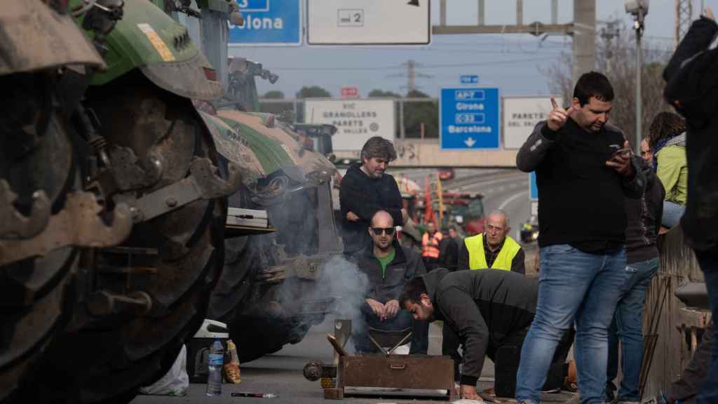 Agricultores y ganaderos de toda España han sacado sus tractores a las carreteras