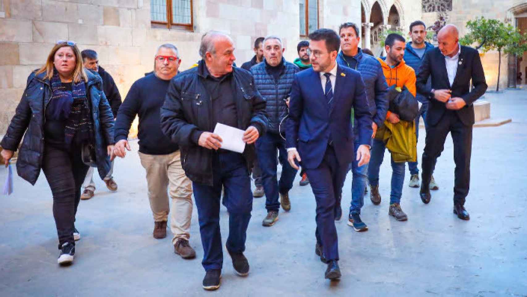 El presidente de la Generalitat se reúne con representantes de los agricultores en huelga