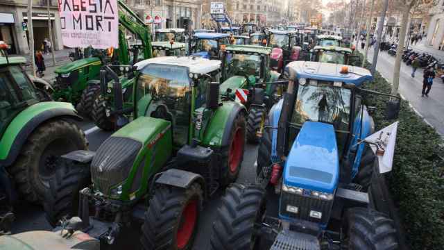 Varios tractores de agricultores durante una manifestación en la segunda jornada de protestas, a 7 de febrero de 2024