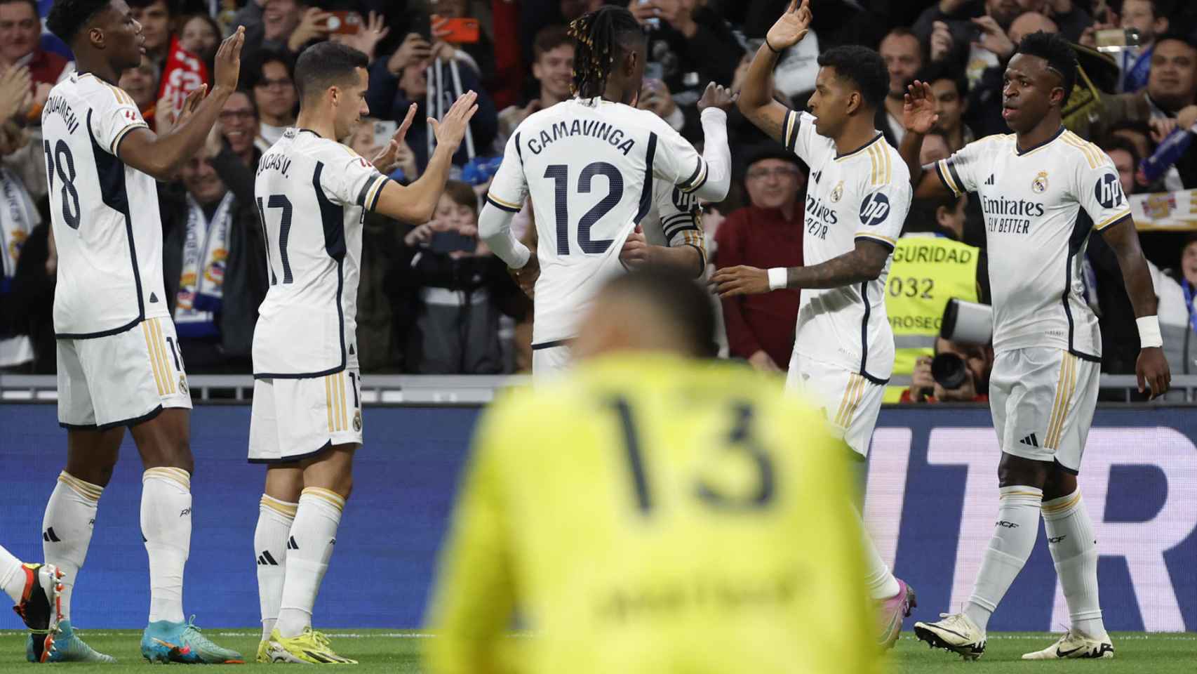 Los jugadores del Real Madrid festejan el gol de Vinicius contra el Girona