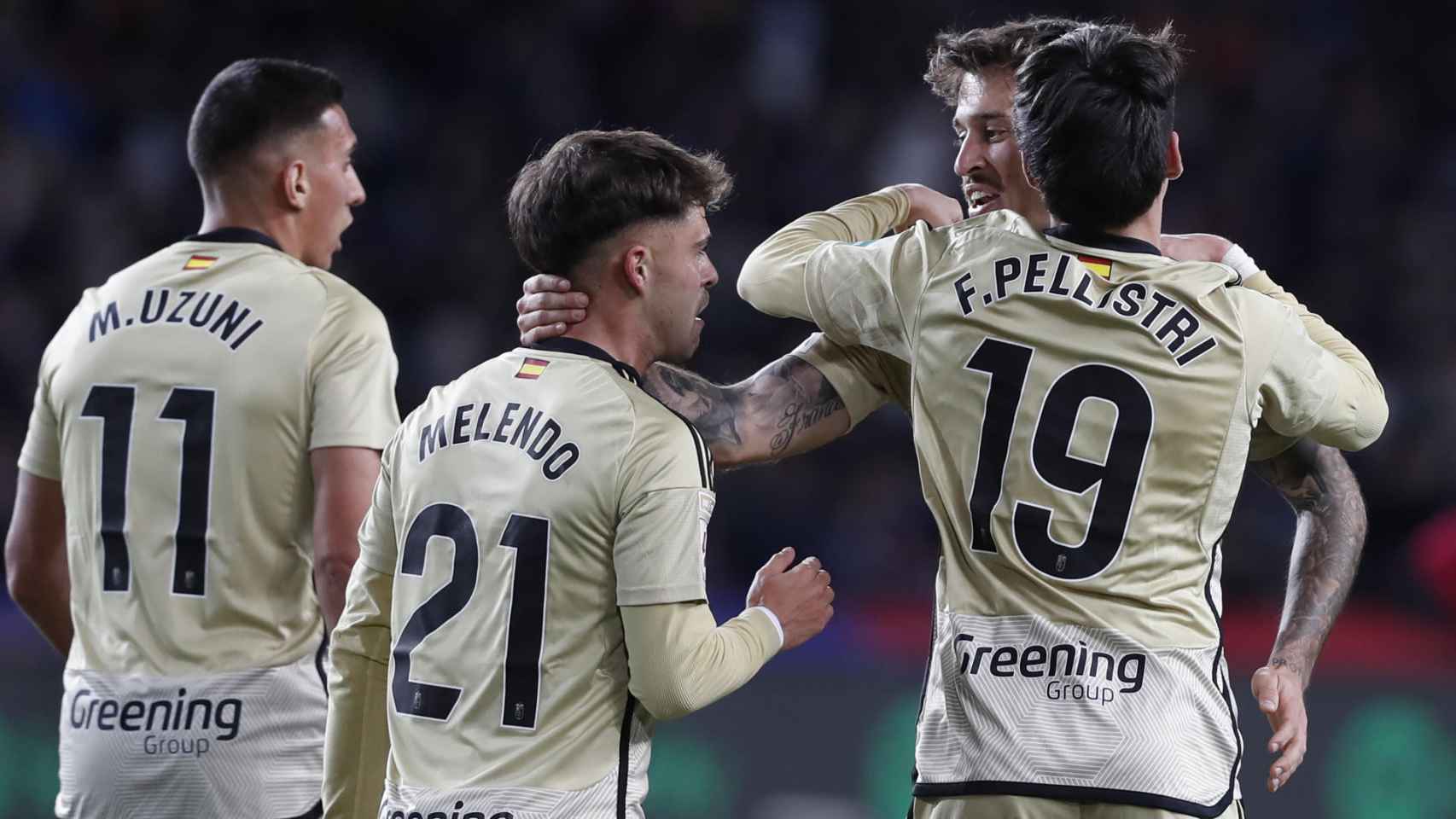 Los jugadores del Granada celebran un gol en Montjuïc