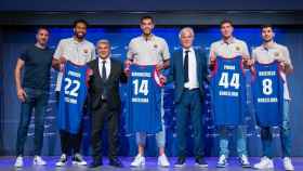 Navarro, Laporta y Cubells, en la presentación de los fichajes de verano del Barça de basket
