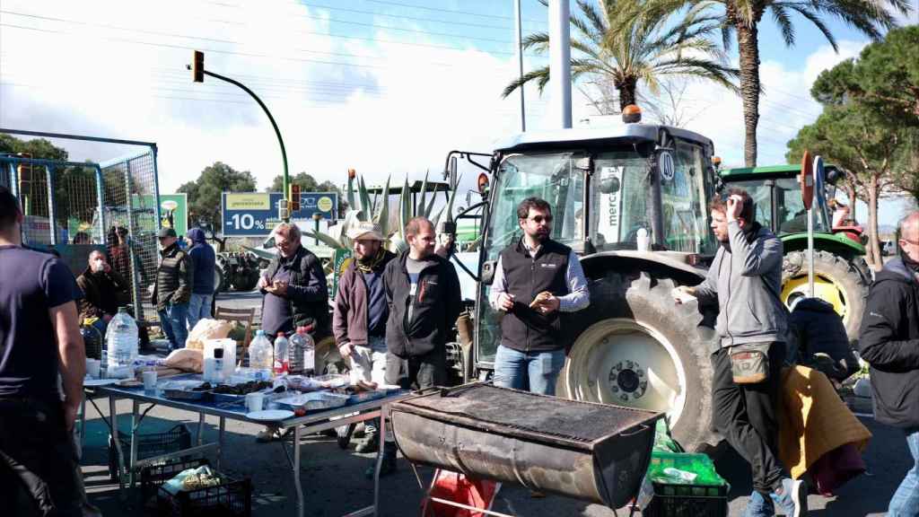 Los agricultores desayunan en Mercabarna