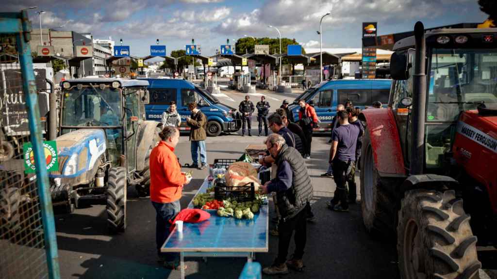 Los agricultores desayunan en Mercabarna