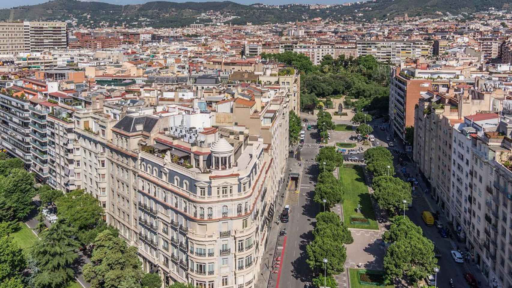 La avenida Pau Casals, la arteria que une la plaza Francesc Macià con el Turó Park