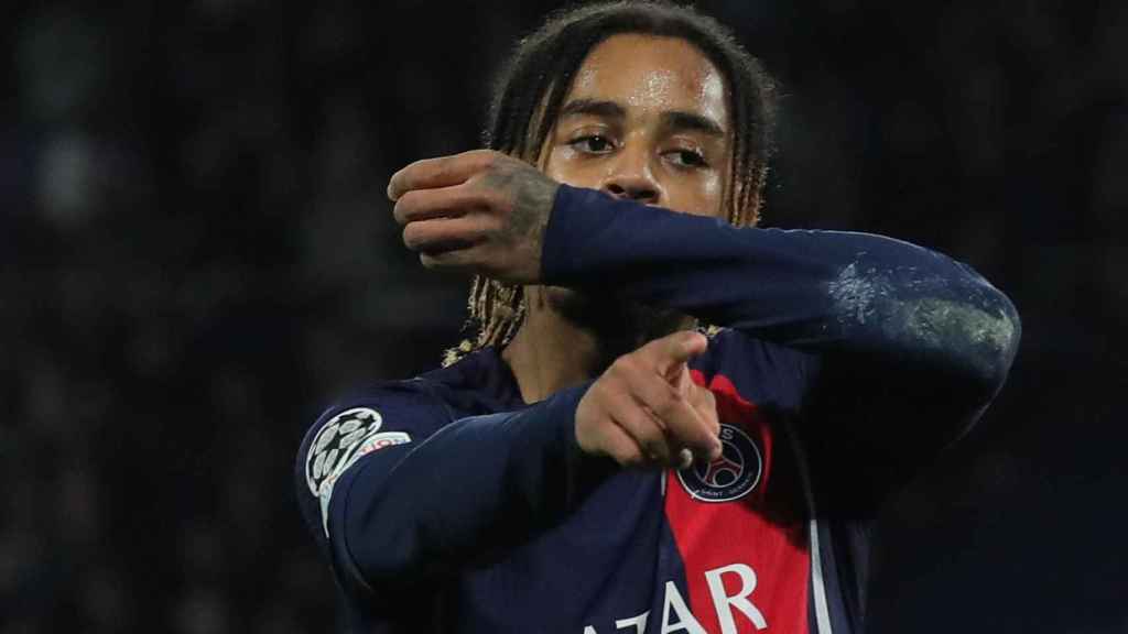 Bradley Barcola celebra su primer gol en Champions contra la Real Sociedad