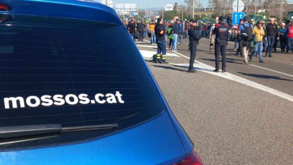 Mossos d'Esquadra, en uno de los cortes al tráfico de los agricultores en huelga