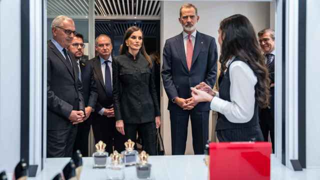 Los Reyes visitan la Torre Puig junto al presidente de la Generalitat, Pere Aragonès; el ministro de Industria, Jordi Hereu; y la familia Puig