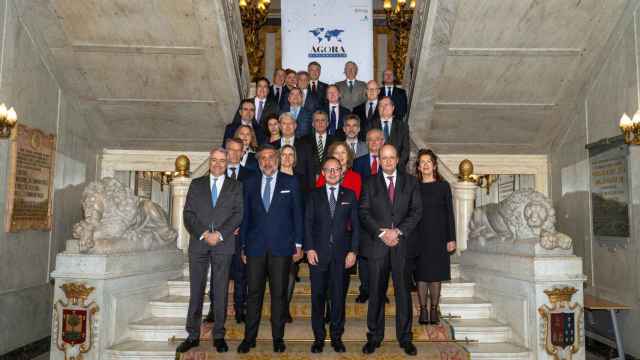 Participantes en la sesión de Ágora Diplomática con el jefe de Gobierno de Andorra, Xavier Espot