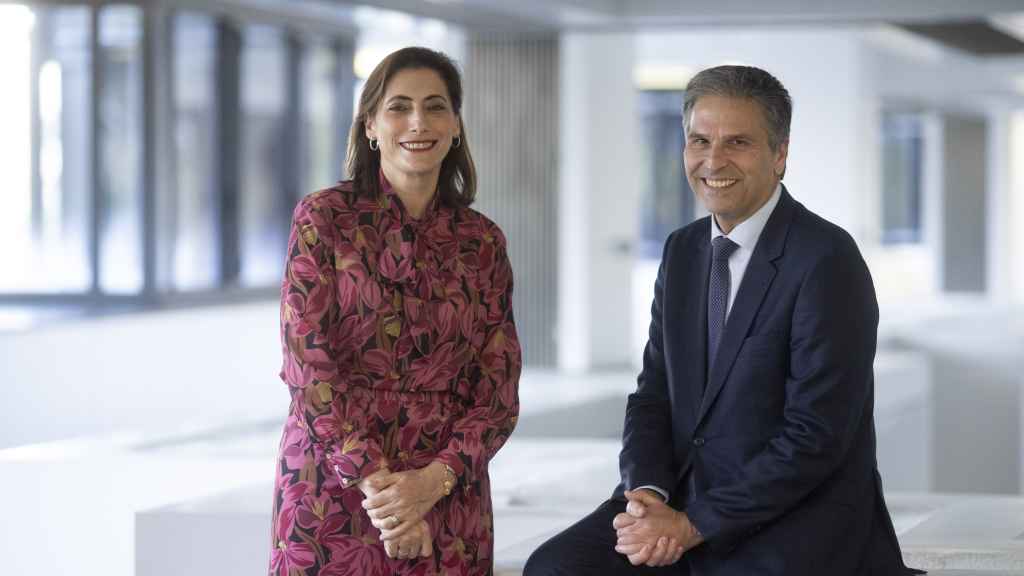Maria Luisa Martínez Gistau, directora de Comunicación de Caixabank, y Jordi Romañach, director de Comunicación de El Corte Inglés en Cataluña y Baleares