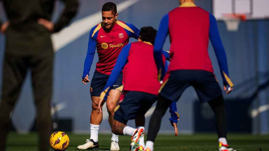 Vitor Roque, durante el entrenamiento del Barça en la Ciutat Esportiva