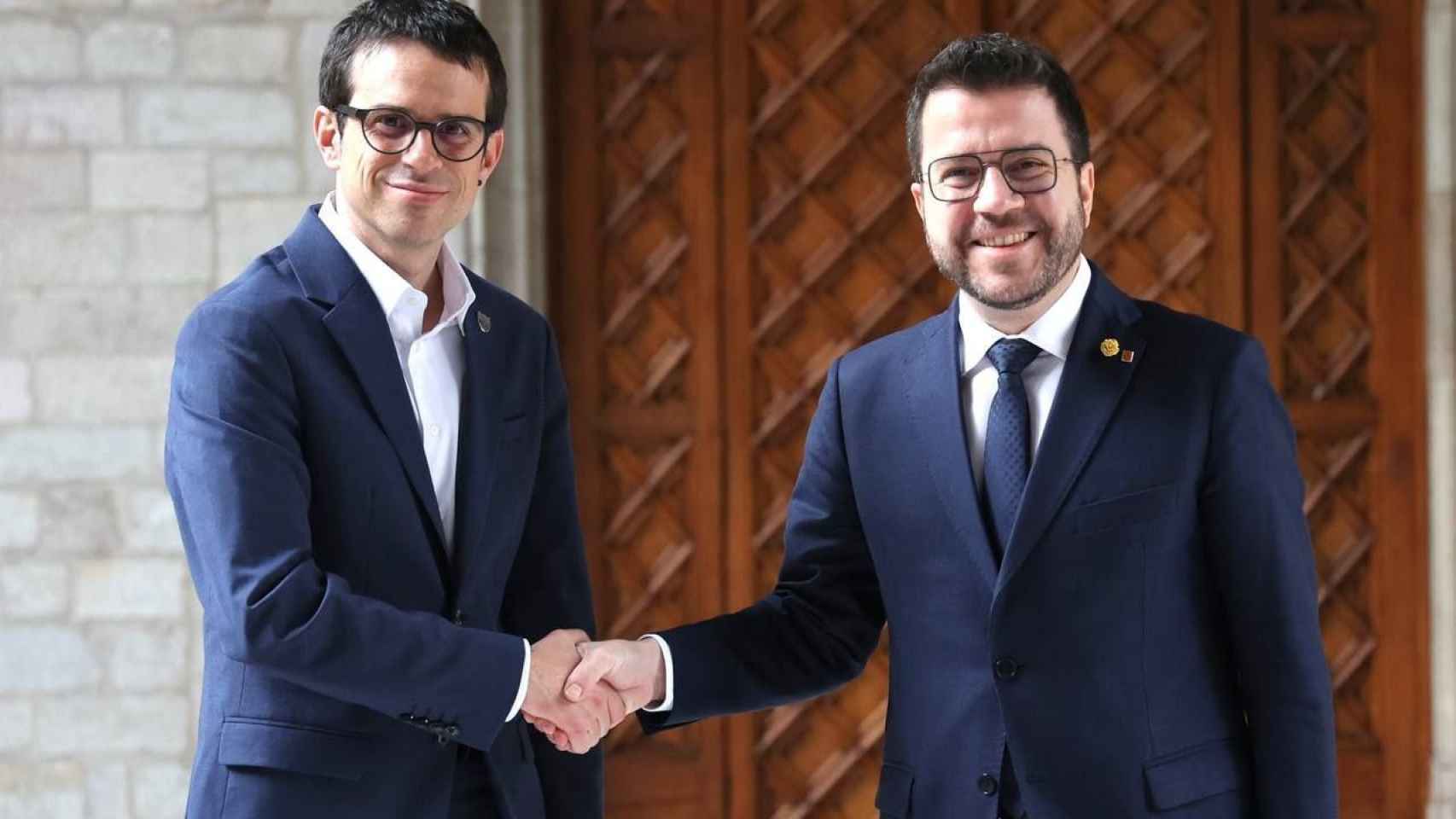 El candidato a lehendakari de EH Bildu, Pello Otxandiano, y el presidente de la Generalitat, Pere Aragonès