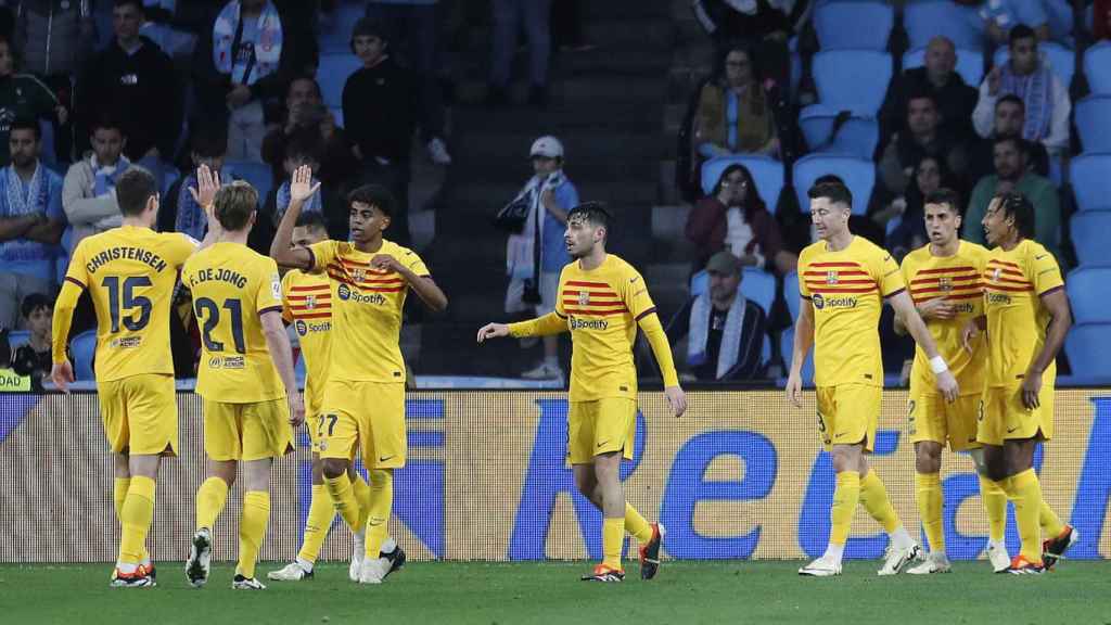 Los jugadores del Barça celebran el gol de Lewandowski contra el Celta