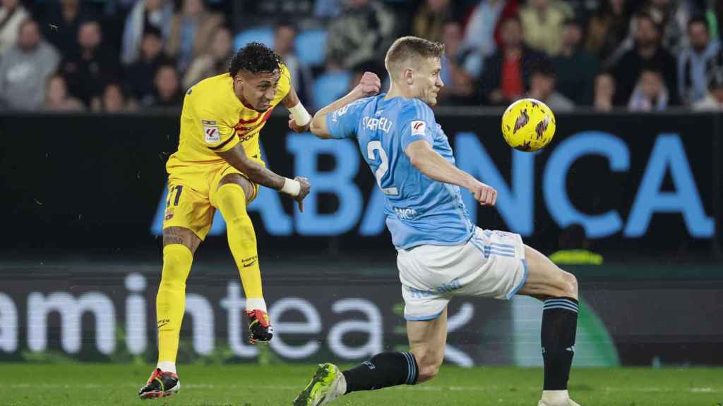 Raphina intenta un remate ante el Celta