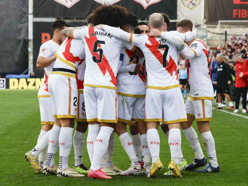 Los futbolistas del Rayo, tras el gol de RDT