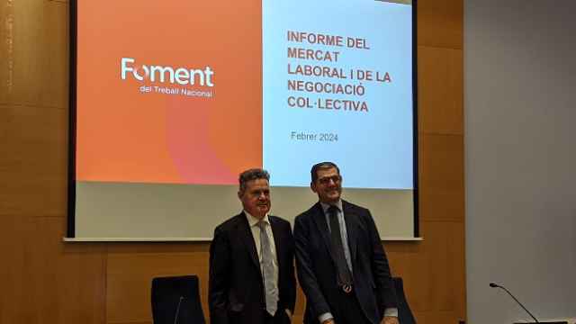 Javier Ibars (i.) y Luis Pérez (d.) en la presentación de un informe del mercado laboral de Foment
