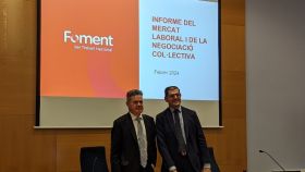 Javier Ibars (i.) y Luis Pérez (d.) en la presentación de un informe del mercado laboral de Foment