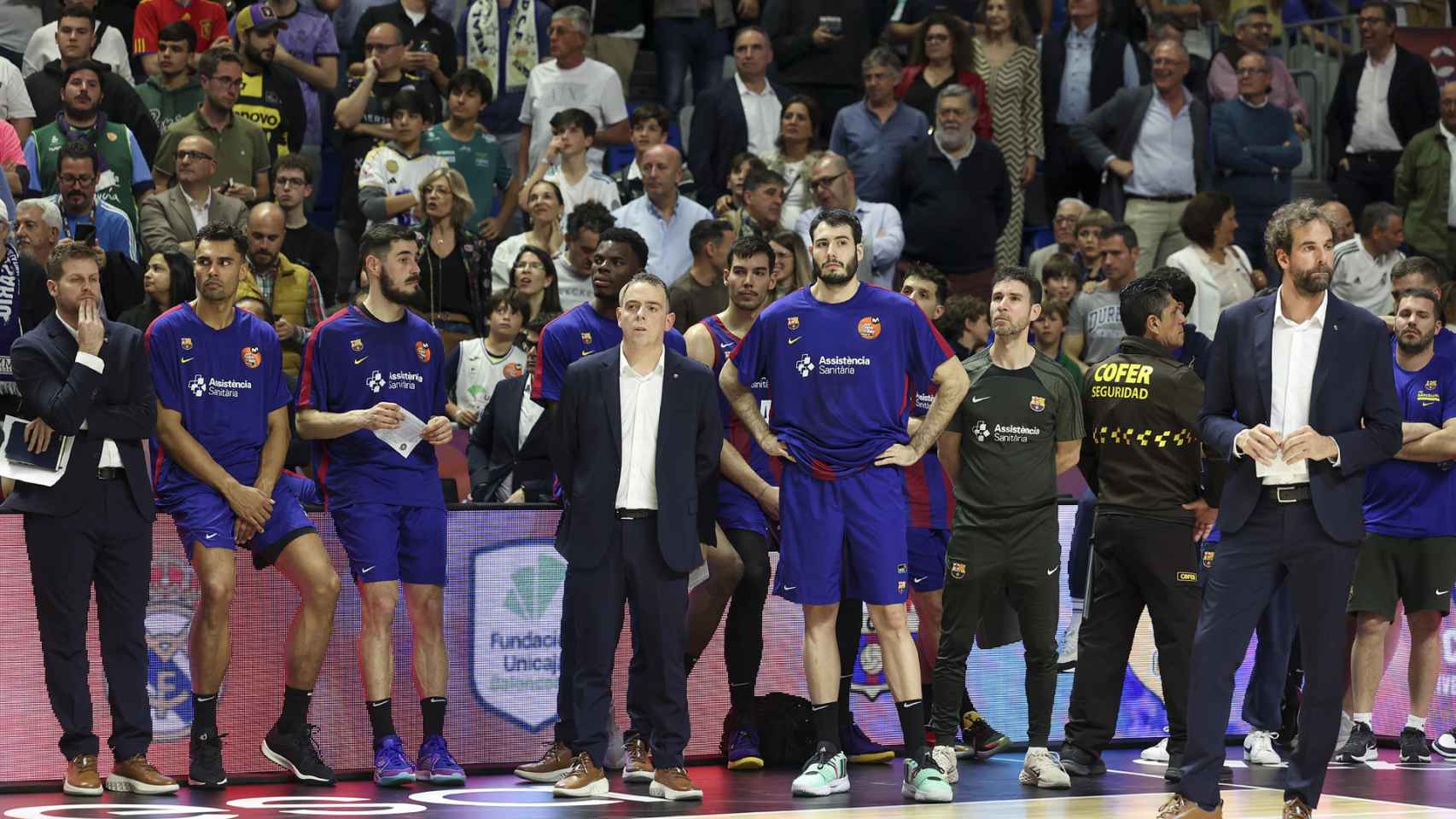 La decepción entre los jugadores del Barça de basket, tras perder la final de Copa