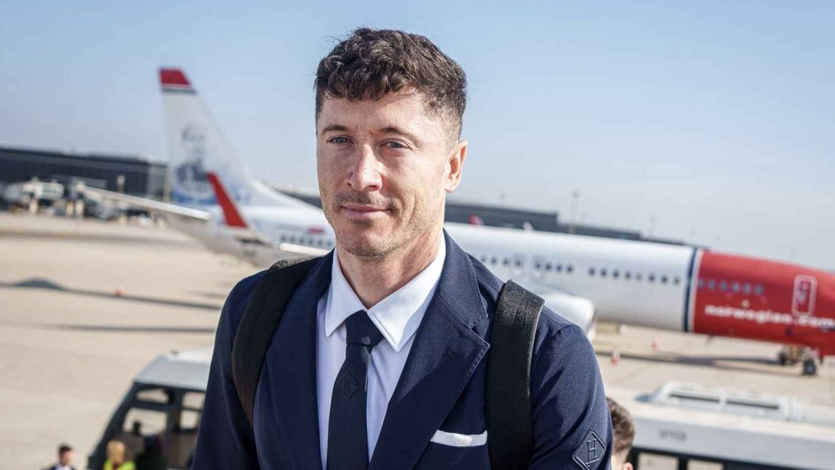 Robert Lewandowski se embarca en el avión rumbo a Nápoles
