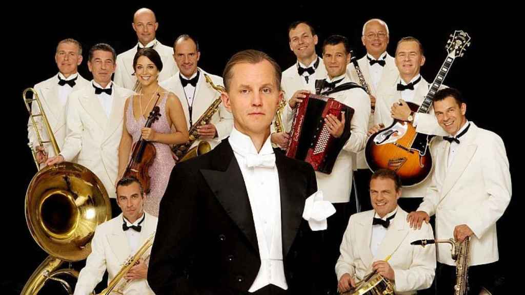 El barítono pop Max Raabe y su orquesta