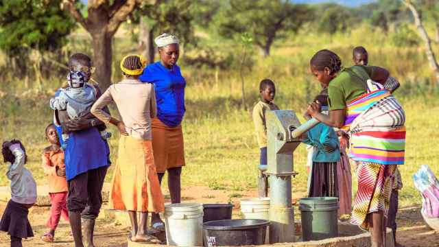 Apoyo al acceso al agua financiado por Fundación la Caixa en comunidades desfavorecidas