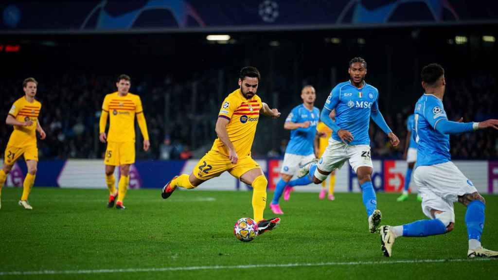 Gundogan dispara desde fuera del área en el Nápoles-Barça