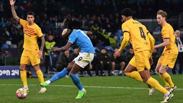Victor Oshimen marca el gol del empate en el Nápoles-Barça