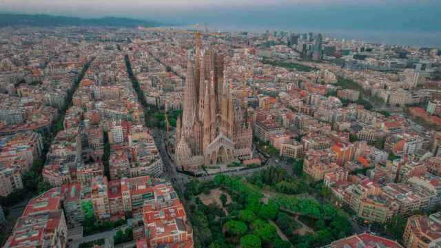 Imagen aérea de Barcelona y la Sagrada Familia