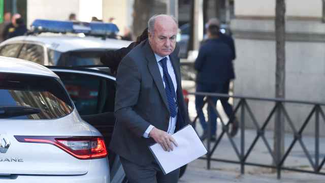 El juez Manuel García-Castellón sale de un vehículo para entrar en la Audiencia Nacional