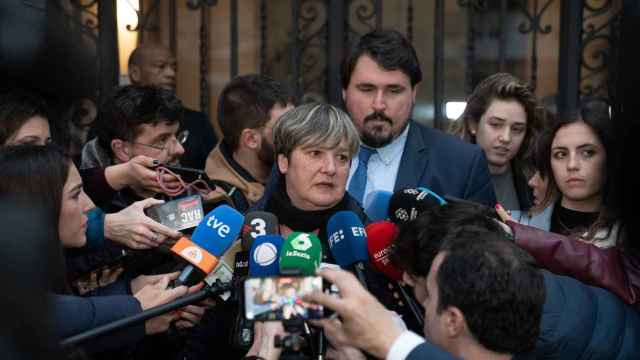 La abogada de la víctima de Dani Alves, Ester García, atiende a los medios de comunicación, en los exteriores de su despacho, a 22 de febrero de 2024, en Barcelona
