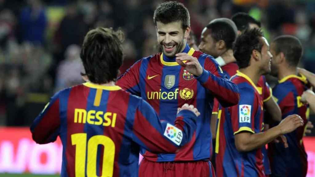 Leo Messi y Gerard Piqué, en un partido del Barça de la temporada 2010-11