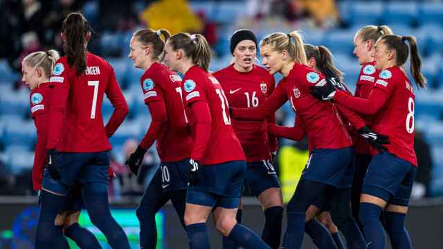 La selección de Noruega, con dos cracks del Barça Femenino, celebrando un gol