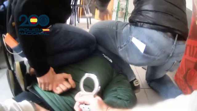 Momento de la detención del fugitivo por parte de la Policía Nacional