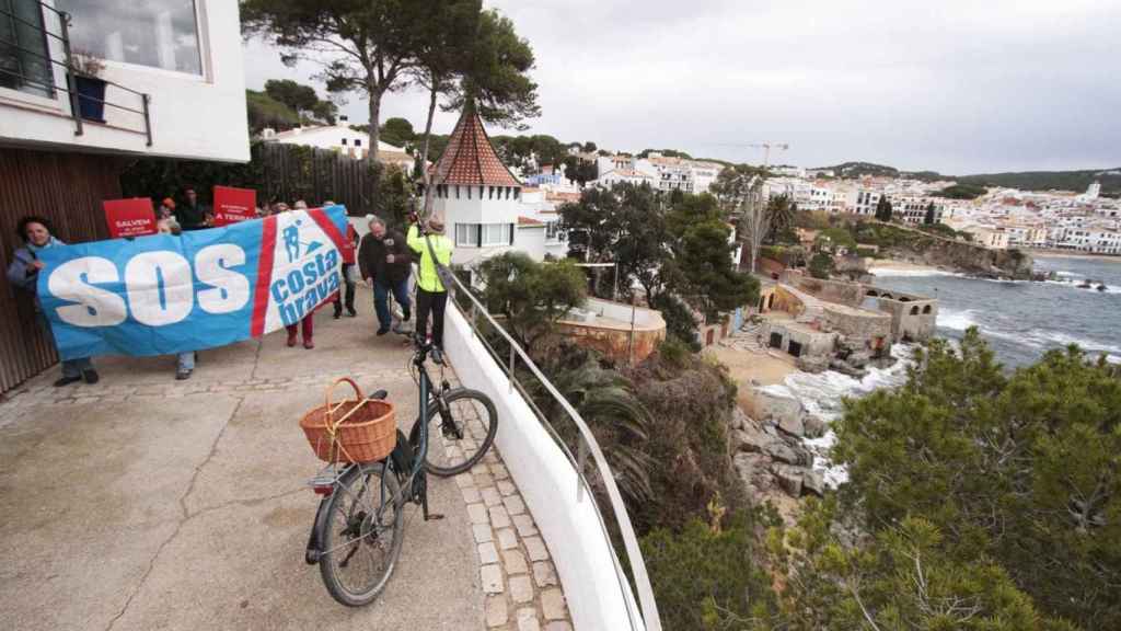 Una protesta de SOS Costa Brava