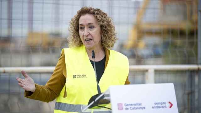 La 'consellera' de Territorio de la Generalitat de Cataluña, Ester Capella, en una rueda de prensa