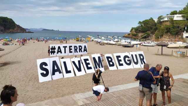 Una protesta de SOS Costa Brava en Begur (Girona)