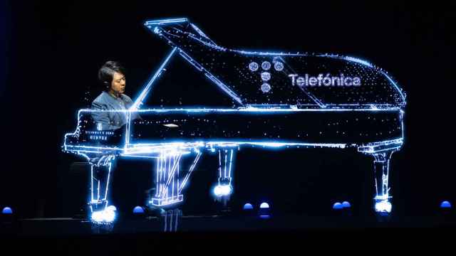 El célebre pianista Lang Lang  durante el concierto inaugural del centenario de Telefónica en Barcelona